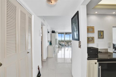 Copropriété à vendre à Pompano Beach, Floride: 2 chambres, 111.48 m2 № 2077778 - photo 12