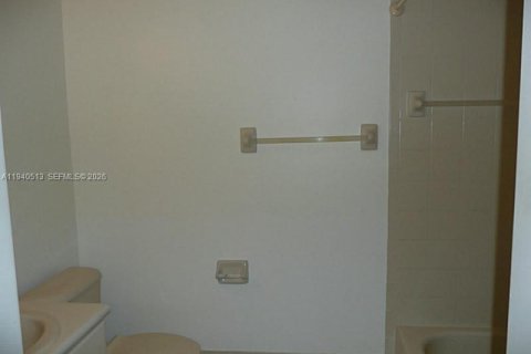 Снять в аренду таунхаус в Мирамар, Флорида 4 спальни, 145.86м2, № 1997701 - фото 2