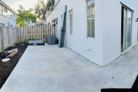 Снять в аренду таунхаус в Мирамар, Флорида 4 спальни, 145.86м2, № 1997701 - фото 7