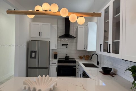 House in Miami, Florida 3 bedrooms № 1994114 - photo 7