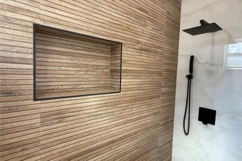 House in Miami, Florida 3 bedrooms № 1994114 - photo 20