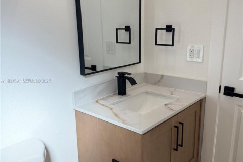 House in Miami, Florida 3 bedrooms № 1994114 - photo 18