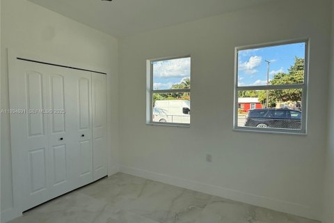 House in Miami, Florida 3 bedrooms № 1994114 - photo 22