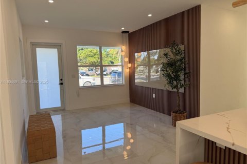 House in Miami, Florida 3 bedrooms № 1994114 - photo 9