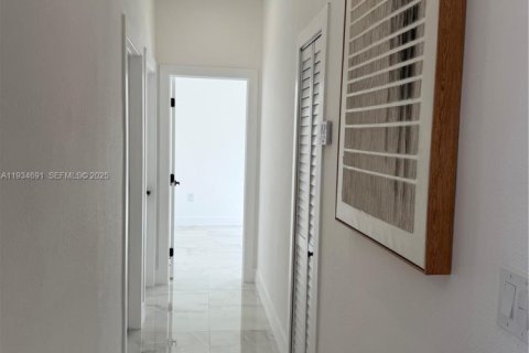 House in Miami, Florida 3 bedrooms № 1994114 - photo 14