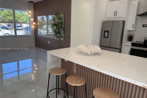 House in Miami, Florida 3 bedrooms № 1994114 - photo 8
