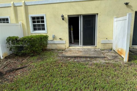 Townhouse in Lauderhill, Florida 3 bedrooms, 138.98 sq.m. № 1924723 - photo 20