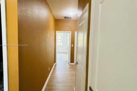 Townhouse in Lauderhill, Florida 3 bedrooms, 138.98 sq.m. № 1924723 - photo 12