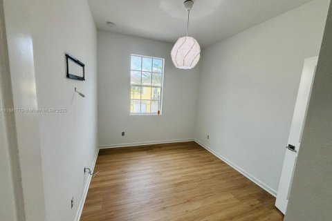 Townhouse in Lauderhill, Florida 3 bedrooms, 138.98 sq.m. № 1924723 - photo 8