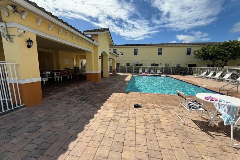 Townhouse in Lauderhill, Florida 3 bedrooms, 138.98 sq.m. № 1924723 - photo 24