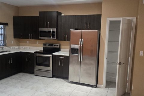 Townhouse in Lauderhill, Florida 3 bedrooms, 138.98 sq.m. № 1924723 - photo 18