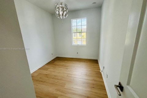 Townhouse in Lauderhill, Florida 3 bedrooms, 138.98 sq.m. № 1924723 - photo 7
