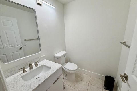 Снять в аренду таунхаус в Веллингтон, Флорида 2 спальни, 130.16м2, № 1994199 - фото 7