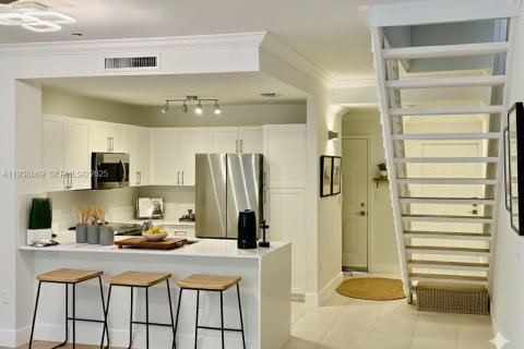 Снять в аренду таунхаус в Веллингтон, Флорида 2 спальни, 130.16м2, № 1994199 - фото 4