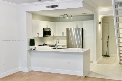 Снять в аренду таунхаус в Веллингтон, Флорида 2 спальни, 130.16м2, № 1994199 - фото 3