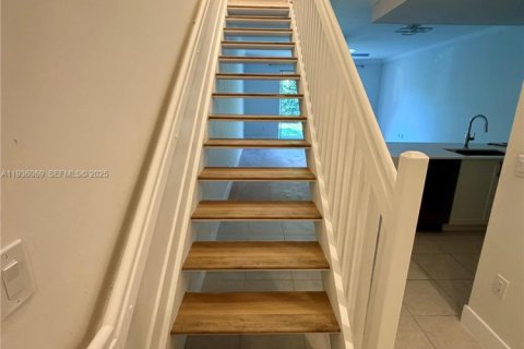 Снять в аренду таунхаус в Веллингтон, Флорида 2 спальни, 130.16м2, № 1994199 - фото 8