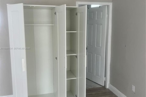 Immobilier commercial à louer à Fort Lauderdale, Floride: 1 chambre, 120.68 m2 № 2256326 - photo 3
