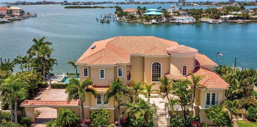 Villa ou maison à Gulfport, Floride 4 chambres, 489.97 m2 № 2218346