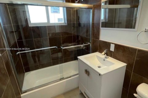 Immobilier commercial à vendre à Miami Beach, Floride: 365.11 m2 № 1939691 - photo 5