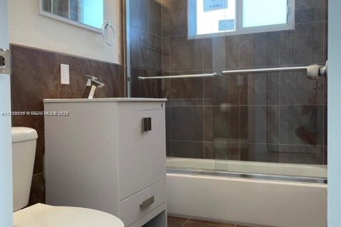 Immobilier commercial à vendre à Miami Beach, Floride: 365.11 m2 № 1939691 - photo 9