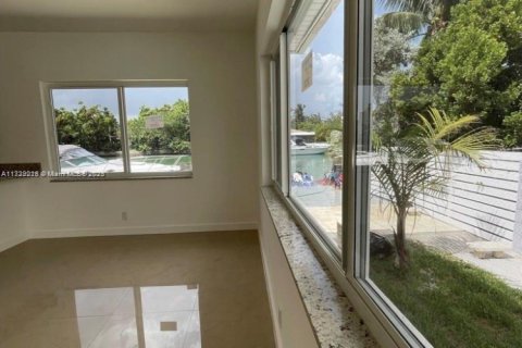 Immobilier commercial à vendre à Miami Beach, Floride: 365.11 m2 № 1939691 - photo 12