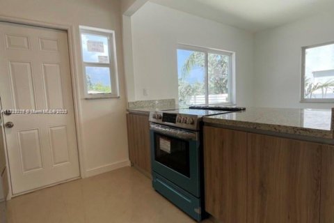 Immobilier commercial à vendre à Miami Beach, Floride: 365.11 m2 № 1939691 - photo 13