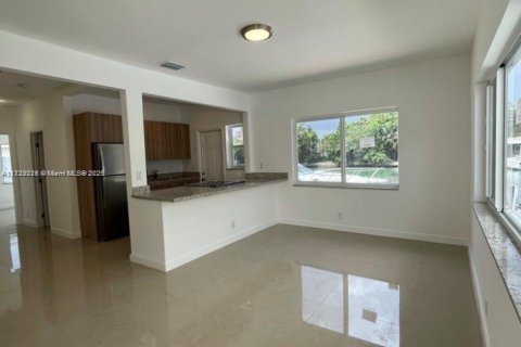 Immobilier commercial à vendre à Miami Beach, Floride: 365.11 m2 № 1939691 - photo 16