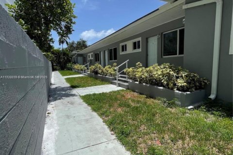 Immobilier commercial à vendre à Miami Beach, Floride: 365.11 m2 № 1939691 - photo 2