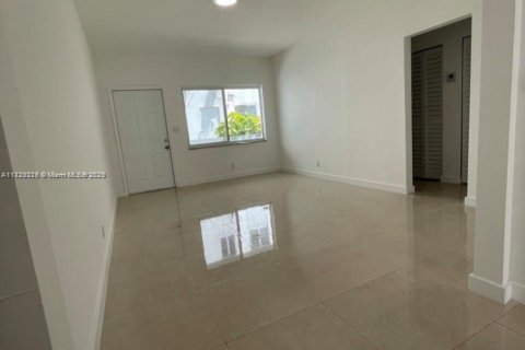 Immobilier commercial à vendre à Miami Beach, Floride: 365.11 m2 № 1939691 - photo 7