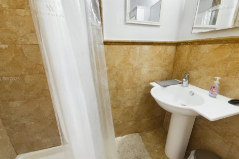 House in Cutler Bay, Florida 4 bedrooms, 198.16 sq.m. № 1941895 - photo 21