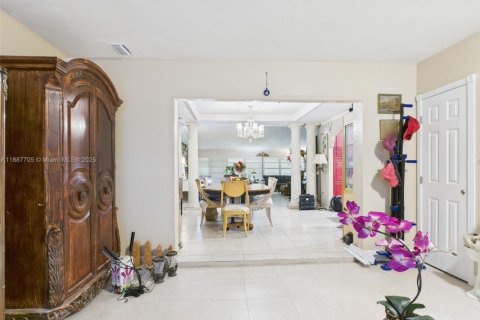 House in Cutler Bay, Florida 4 bedrooms, 198.16 sq.m. № 1941895 - photo 10