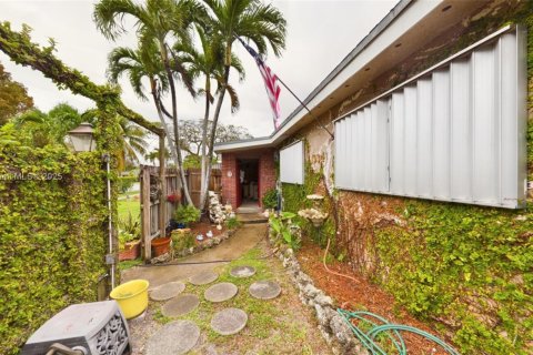 House in Cutler Bay, Florida 4 bedrooms, 198.16 sq.m. № 1941895 - photo 20