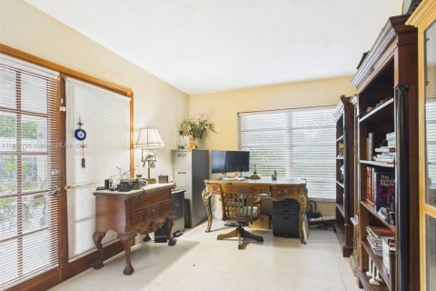 House in Cutler Bay, Florida 4 bedrooms, 198.16 sq.m. № 1941895 - photo 13