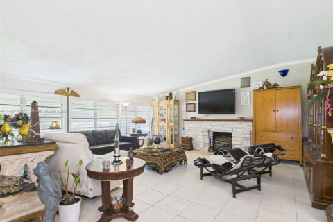 House in Cutler Bay, Florida 4 bedrooms, 198.16 sq.m. № 1941895 - photo 7