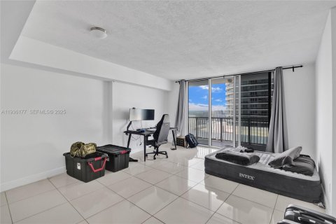 Condo in Miami, Florida  № 1994242 - photo 11