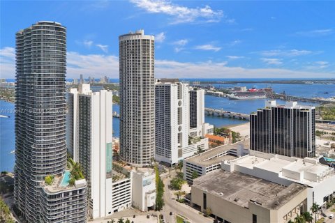 Condo in Miami, Florida  № 1994242 - photo 15