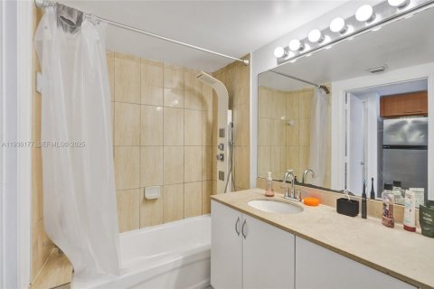 Condo in Miami, Florida  № 1994242 - photo 5