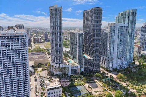 Condo in Miami, Florida  № 1994242 - photo 26