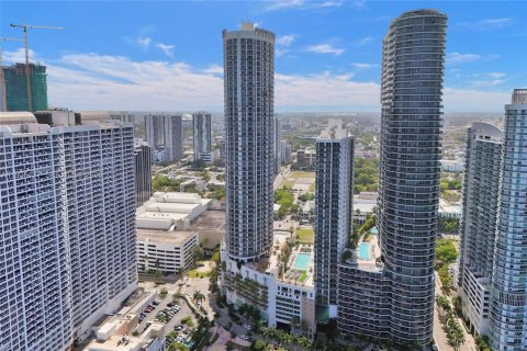 Condo in Miami, Florida  № 1994242 - photo 28
