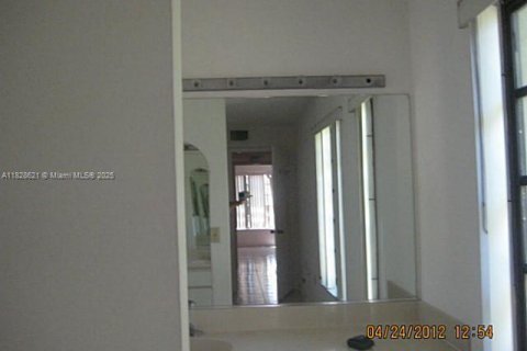 Condo in Miami, Florida, 2 bedrooms  № 1806198 - photo 7