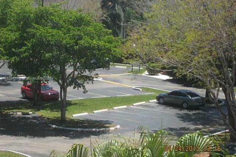 Condo in Miami, Florida, 2 bedrooms  № 1806198 - photo 21