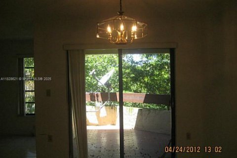 Condo in Miami, Florida, 2 bedrooms  № 1806198 - photo 17