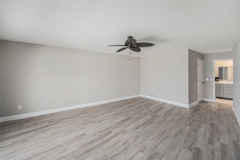 House in Saint Petersburg, Florida 3 bedrooms, 177.44 sq.m. № 1803958 - photo 10