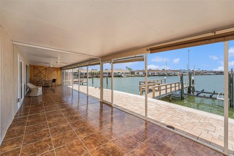House in Saint Petersburg, Florida 3 bedrooms, 177.44 sq.m. № 1803958 - photo 21