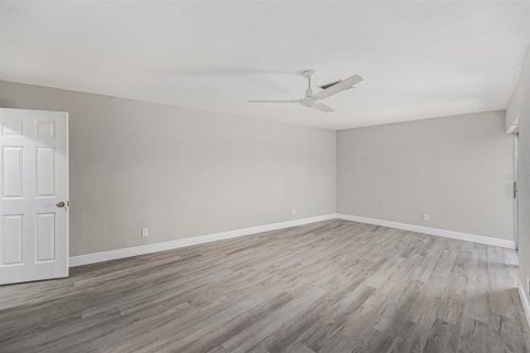 House in Saint Petersburg, Florida 3 bedrooms, 177.44 sq.m. № 1803958 - photo 16