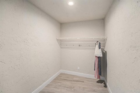 House in Saint Petersburg, Florida 3 bedrooms, 177.44 sq.m. № 1803958 - photo 13