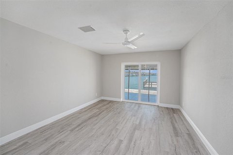 House in Saint Petersburg, Florida 3 bedrooms, 177.44 sq.m. № 1803958 - photo 18
