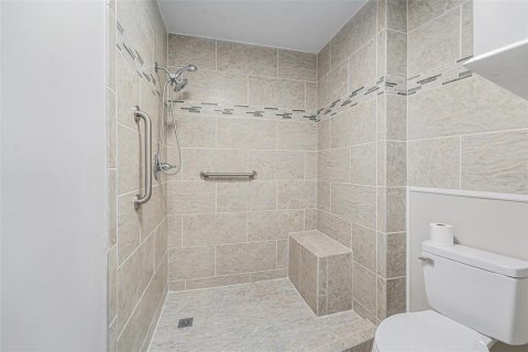 House in Saint Petersburg, Florida 3 bedrooms, 177.44 sq.m. № 1803958 - photo 12