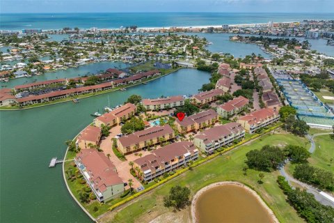 Touwnhouse à vendre à Treasure Island, Floride: 3 chambres, 188.13 m2 № 2140550 - photo 2