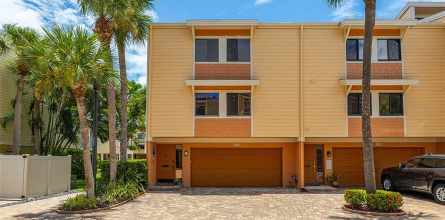 Touwnhouse à Treasure Island, Floride 3 chambres, 188.13 m2 № 2140550